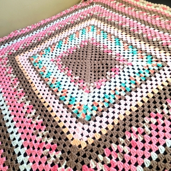 Hand Crafted Other - VINTAGE pink and brown afghan
